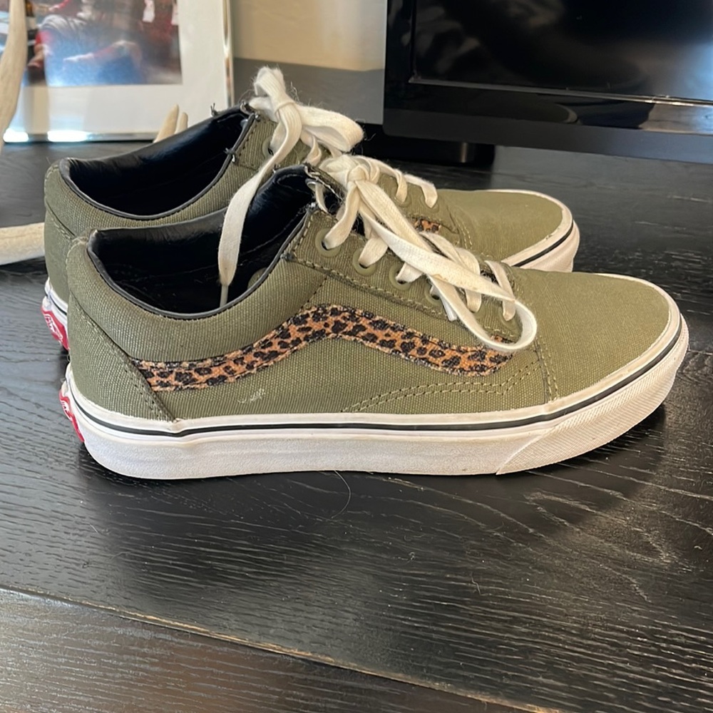 Womens Vans Sneakers, size 6